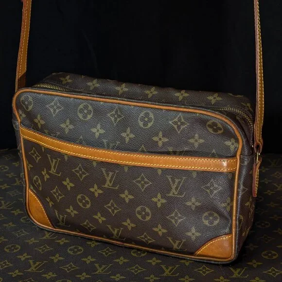 LOUIS VUITTON Trocadero 30 Monogram Canvas - Large Crossbody - Picture 15 of 16